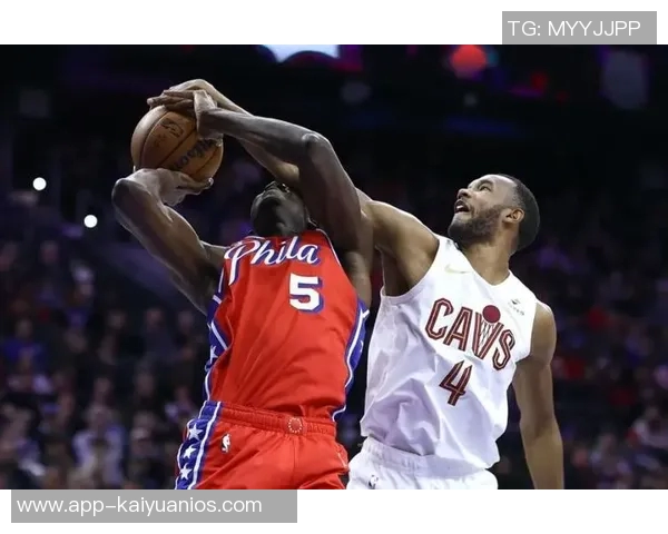 小莫布里半场表现出色7投4中贡献11分4篮板1助攻1盖帽