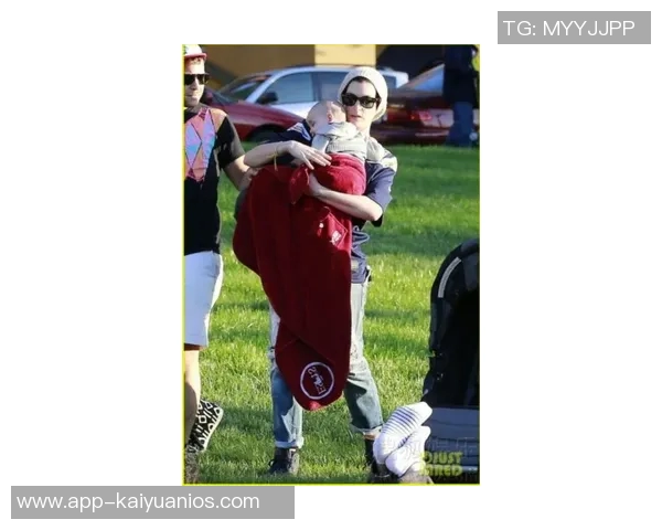 内马尔紧闭双眼深情拥抱罗尔海瑟庆祝绝杀成功逃离降级区